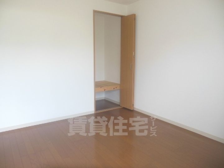 大阪府茨木市丑寅1丁目の賃貸マンションの内装