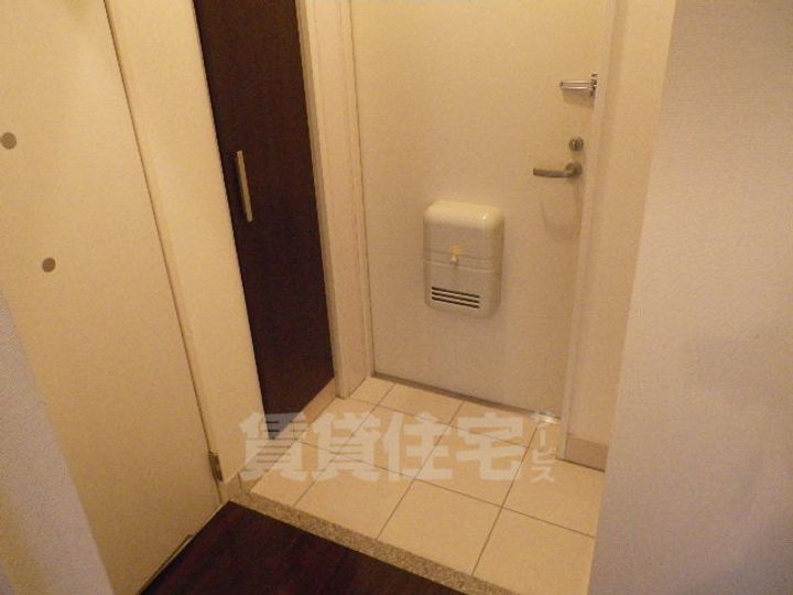 レジデンシア栄南の玄関