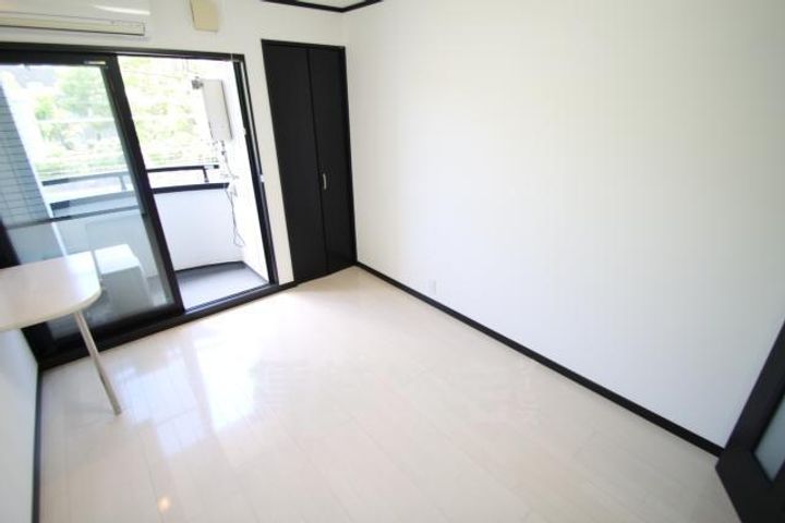 ホワイトヴィラ杉本の居間
