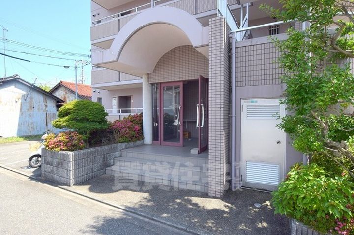 エルメホールアビタシオンの玄関