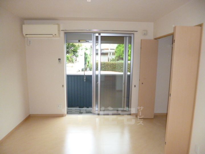 大阪府茨木市上野町の賃貸アパートの居間