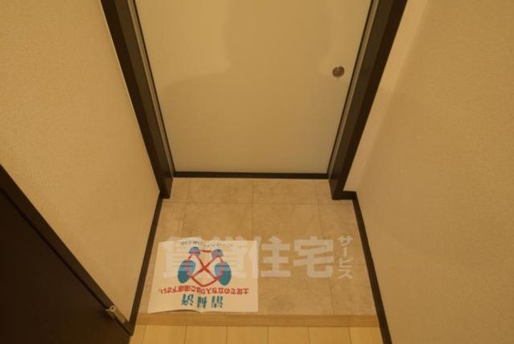 大阪府大阪市住吉区沢之町2丁目の賃貸アパートの玄関