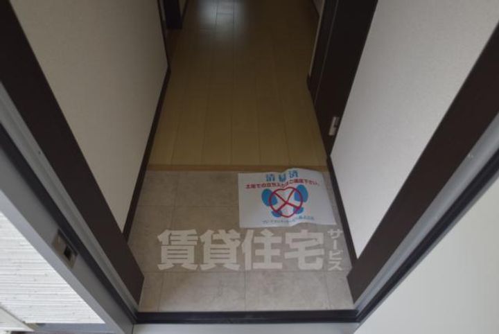 大阪府大阪市住吉区沢之町2丁目の賃貸アパートの玄関