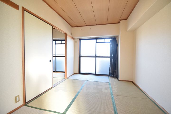 大阪府茨木市蔵垣内3丁目の賃貸マンションの寝室