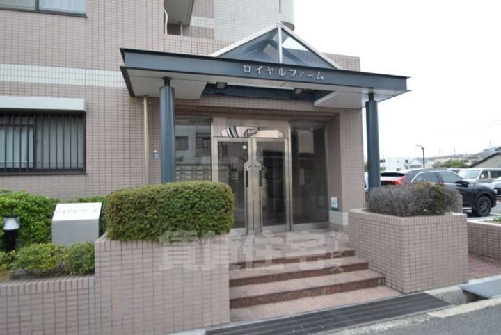 大阪府茨木市蔵垣内3丁目の賃貸マンションの玄関