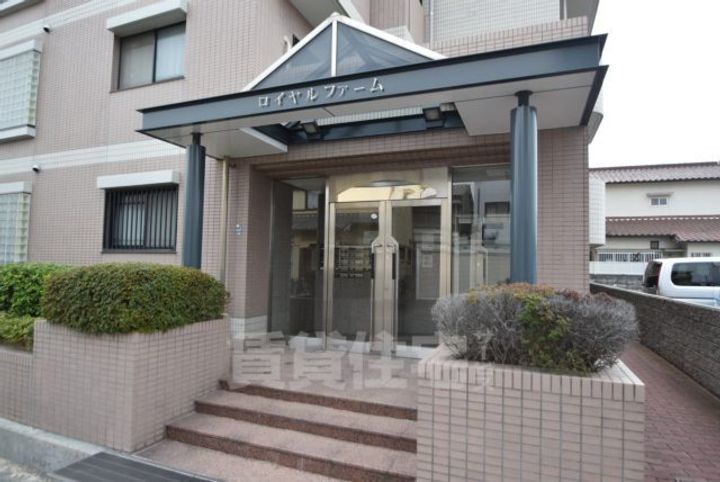 大阪府茨木市蔵垣内3丁目の賃貸マンションの玄関