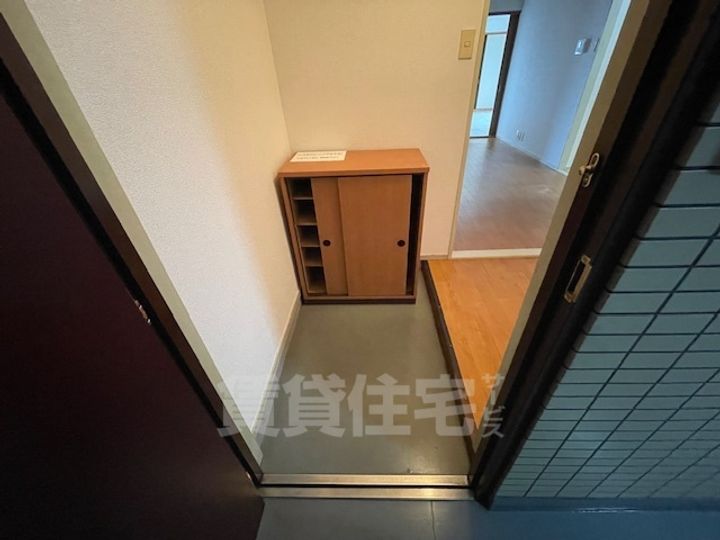 野田シャトルマンションA棟の玄関