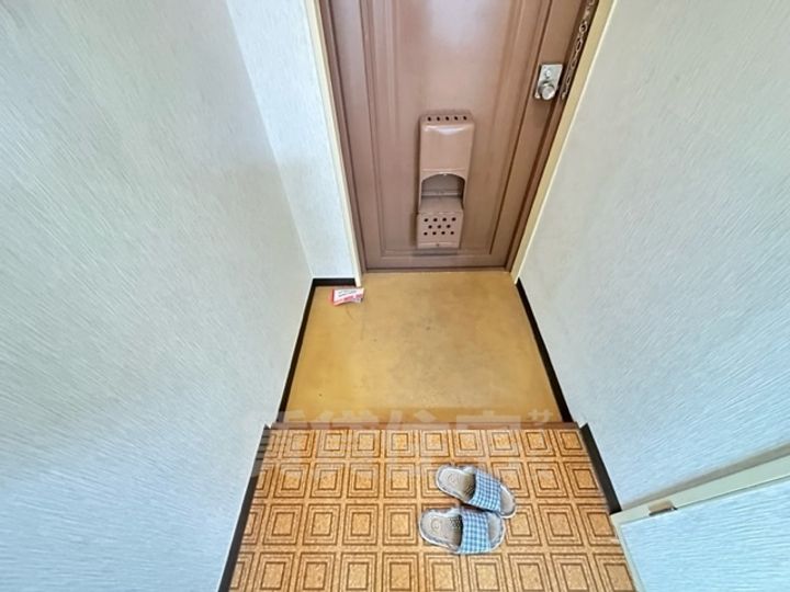 コーポラスサニーの玄関