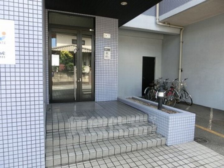 福岡県福岡市東区原田1丁目の賃貸マンションの玄関