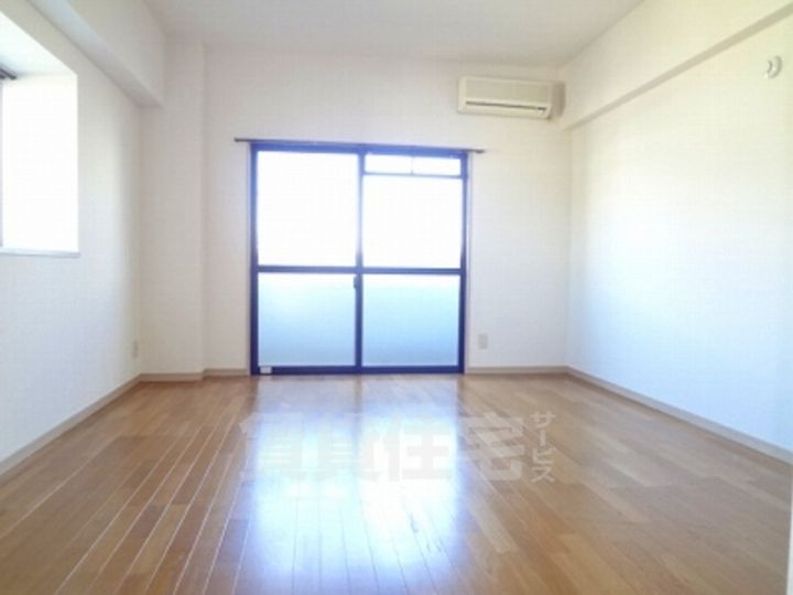 福岡県福岡市東区原田1丁目の賃貸マンションの居間