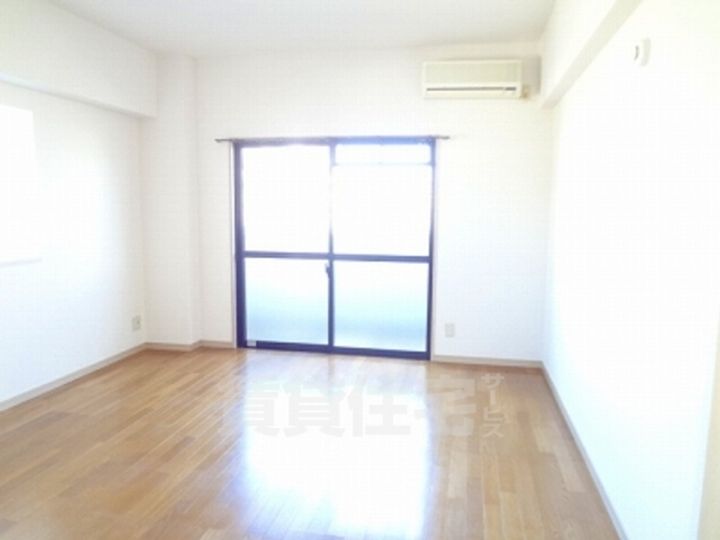 福岡県福岡市東区原田1丁目の賃貸マンションの居間