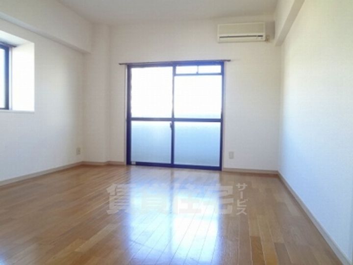 福岡県福岡市東区原田1丁目の賃貸マンションの居間