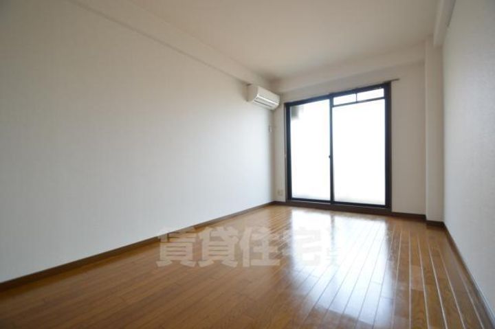 大阪府茨木市双葉町の賃貸マンションの居間