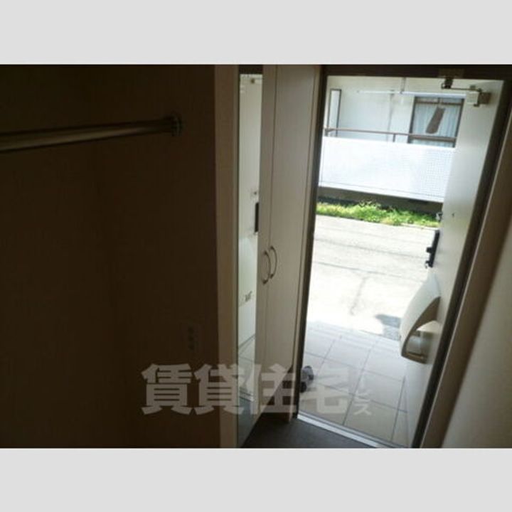 愛知県名古屋市瑞穂区洲山町3丁目の賃貸アパートの玄関