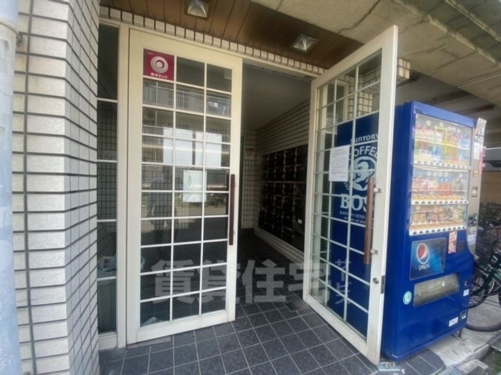 大阪府大阪市住吉区長居4丁目の賃貸マンションの玄関