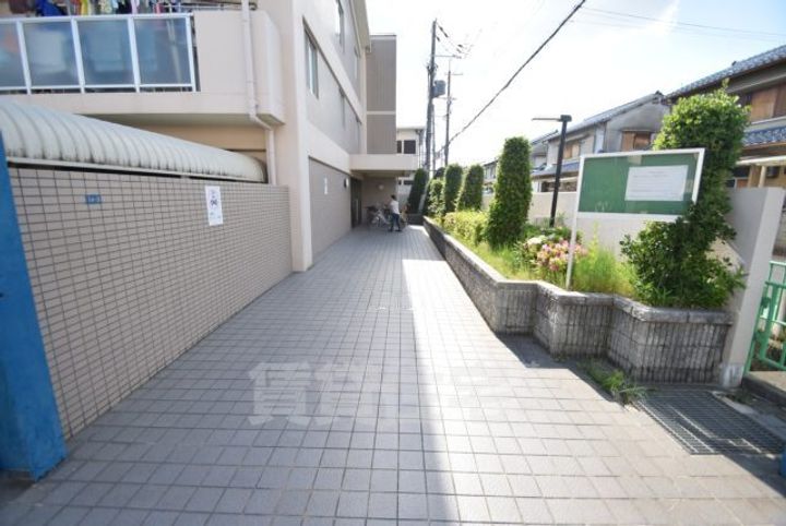 大阪府茨木市橋の内1丁目の賃貸マンションの玄関