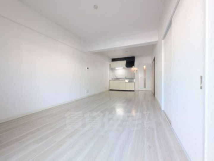 大阪府茨木市橋の内1丁目の賃貸マンションの居間