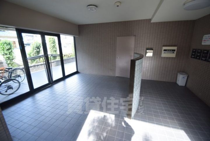 大阪府茨木市橋の内1丁目の賃貸マンションの玄関