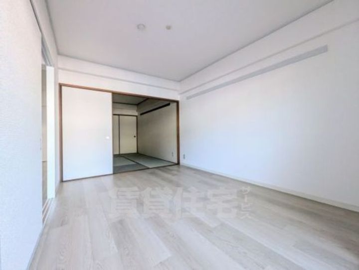 大阪府茨木市橋の内1丁目の賃貸マンションの寝室