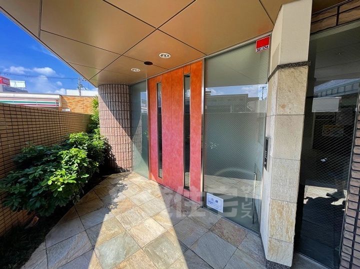 グドゥウェル新石切の玄関