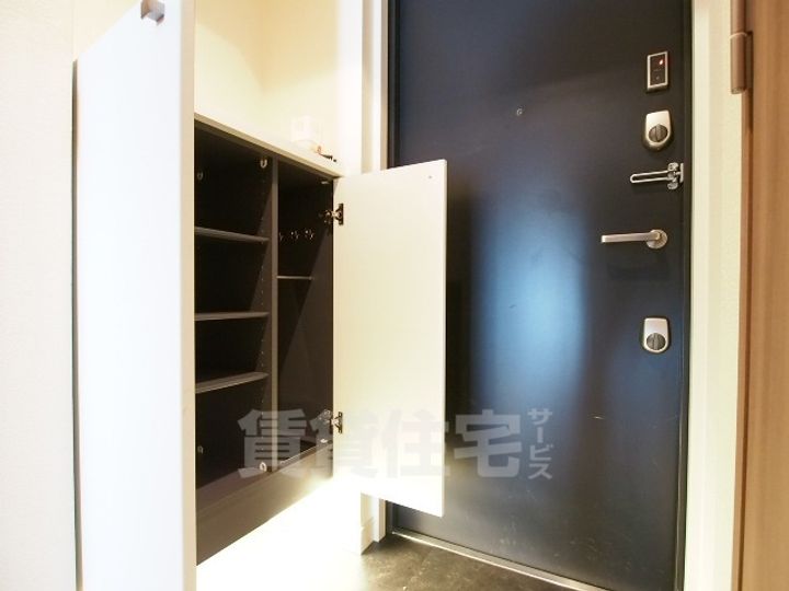 グラヴィス鶴舞の玄関