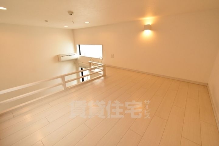 大阪府堺市西区鳳西町1丁の賃貸アパートの居間