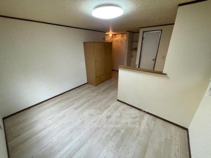 プチ白梅202の居間