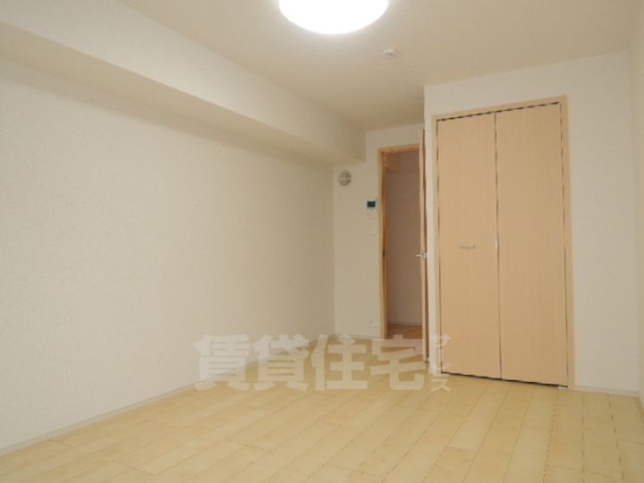 大阪府堺市西区鳳中町1丁の賃貸マンションの居間