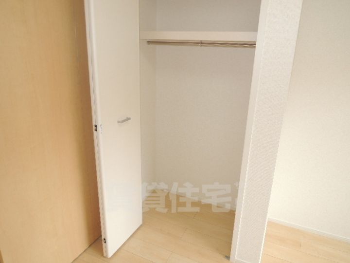 大阪府堺市西区鳳東町3丁の賃貸アパートの寝室