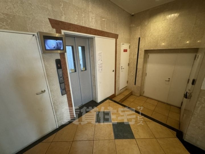 プレサンス新神戸の玄関