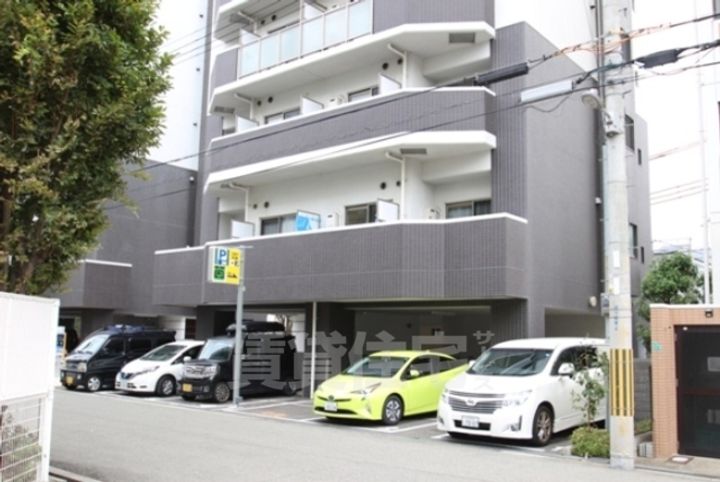 大阪府大阪市淀川区十三東3丁目の賃貸マンションの玄関