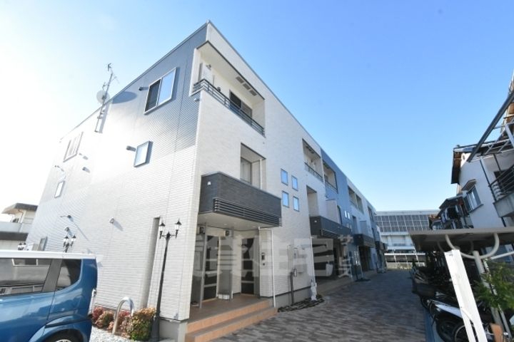 大阪府和泉市富秋町1丁目の賃貸アパートの外観