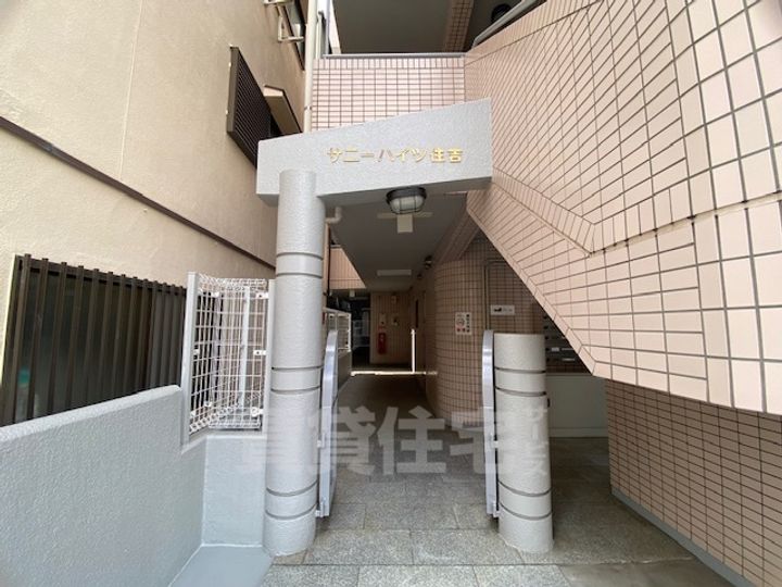 大阪府大阪市住吉区山之内1丁目の賃貸マンションの玄関