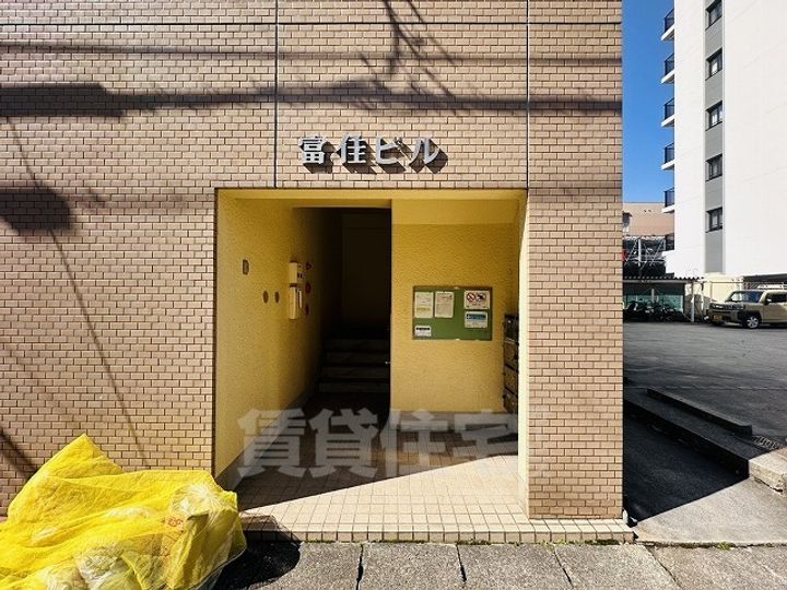 愛知県名古屋市天白区植田3丁目の賃貸マンションの玄関