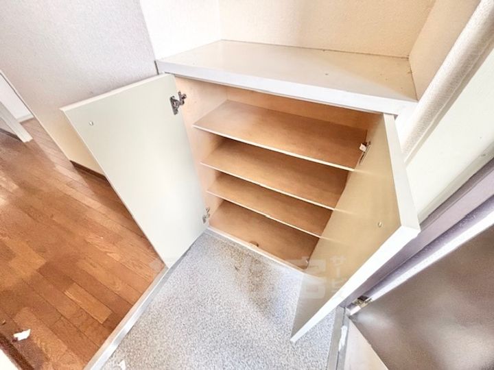 大阪府茨木市東太田1丁目の賃貸マンションの内装