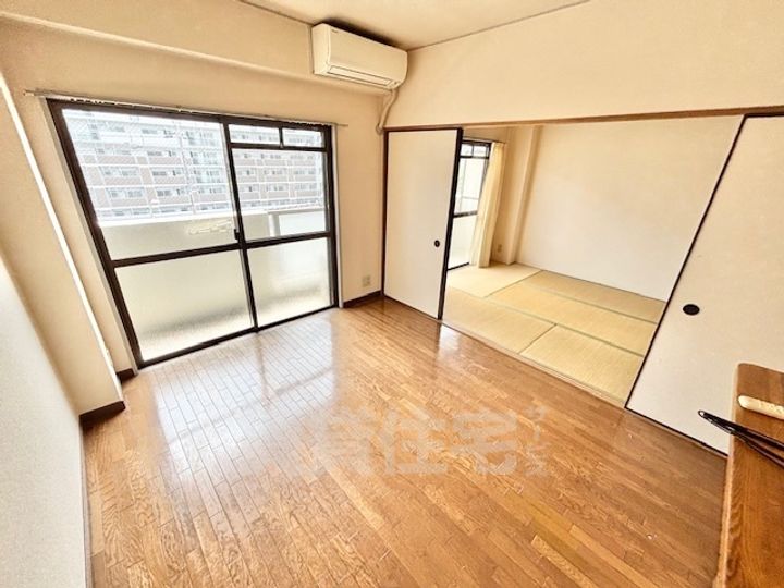 大阪府茨木市東太田1丁目の賃貸マンションの居間
