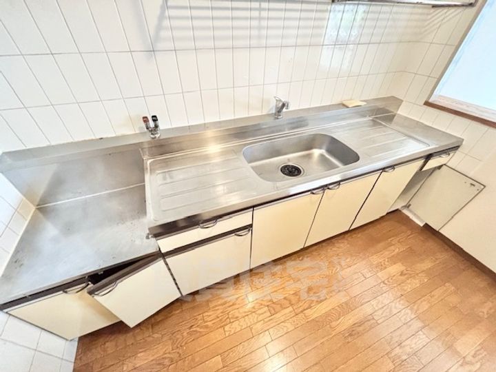 大阪府茨木市東太田1丁目の賃貸マンションのキッチン