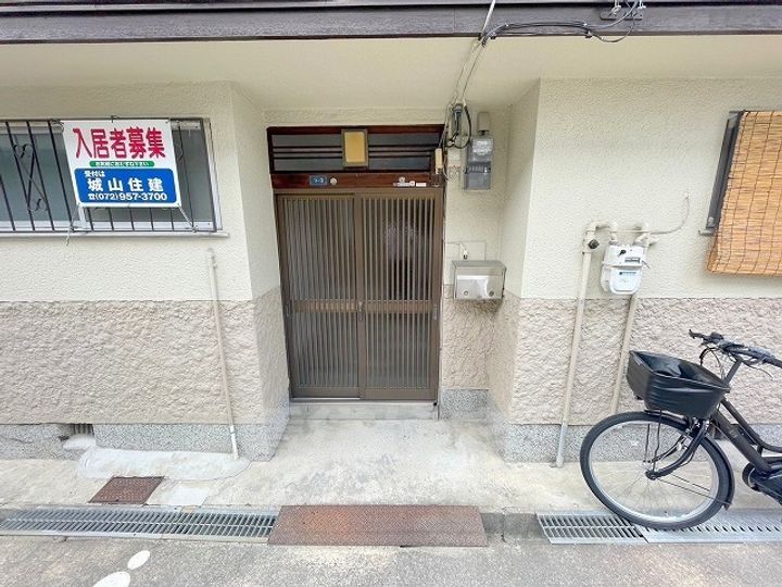 大阪府羽曳野市古市6丁目(一戸建)の賃貸物件3の玄関