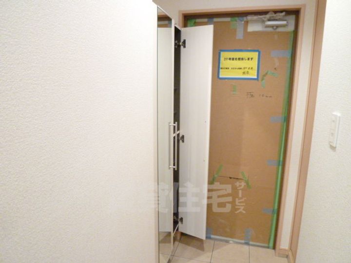 大阪府堺市堺区東雲西町1丁の賃貸マンションの玄関