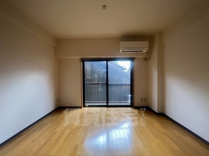 すみれビルの居間