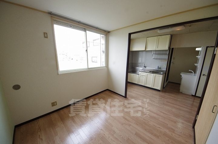 ミラーハイツ1の居間