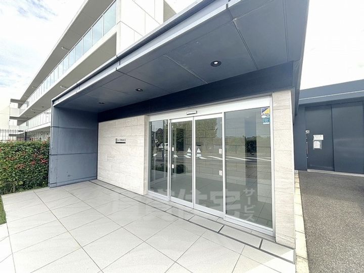 K-TERRACEあやめ池北棟の玄関