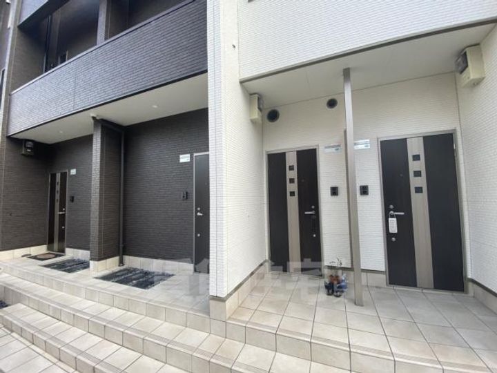 大阪府大阪市住吉区遠里小野3丁目の賃貸アパートの玄関