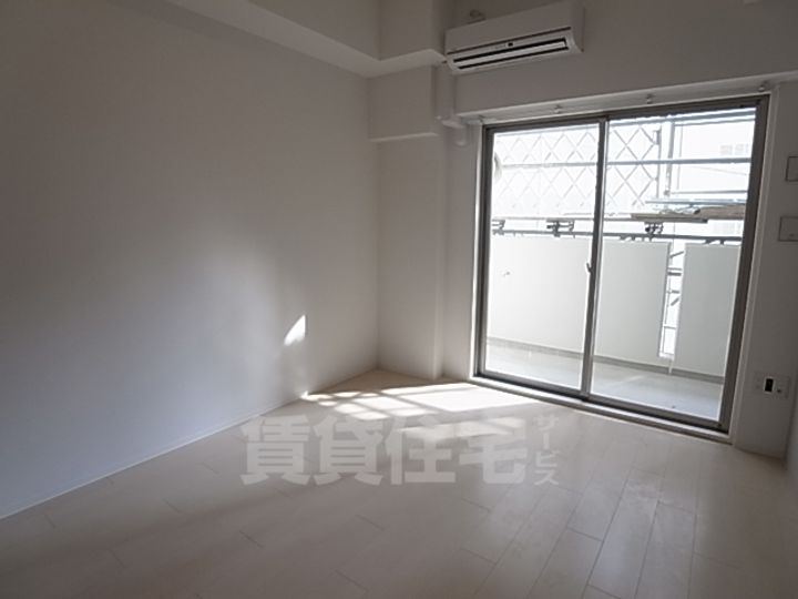 セレニテ神戸元町の居間