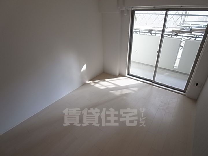 セレニテ神戸元町の居間