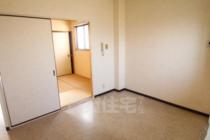 湯谷マンションの居間