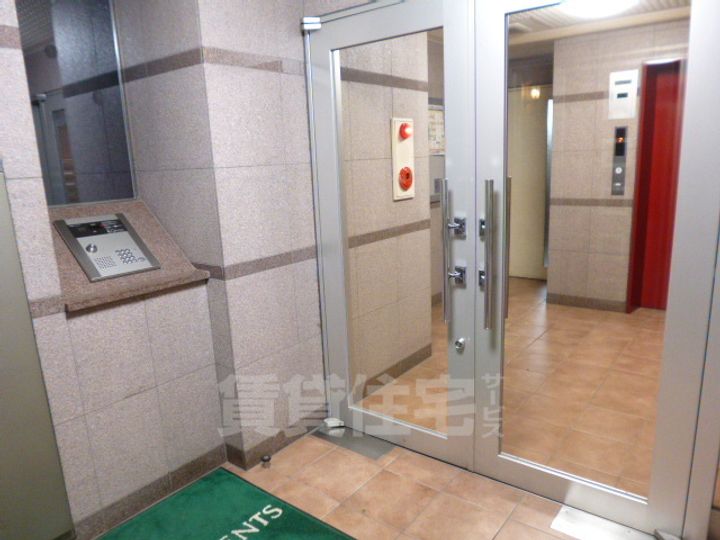 愛知県名古屋市昭和区円上町の賃貸マンションの玄関