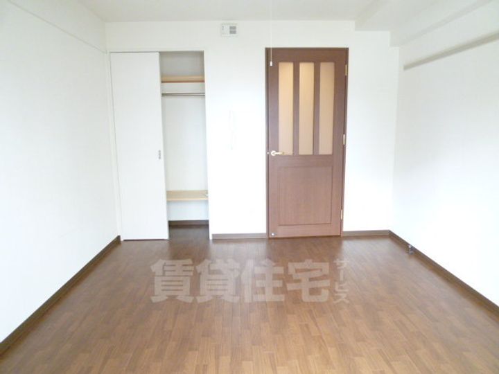 大阪府堺市堺区南花田口町2丁の賃貸マンションの内装