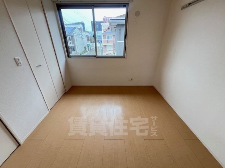 大阪府泉大津市東港町の賃貸アパートの寝室