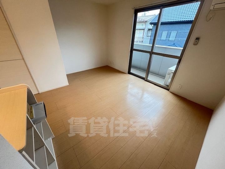 大阪府泉大津市東港町の賃貸アパートの居間